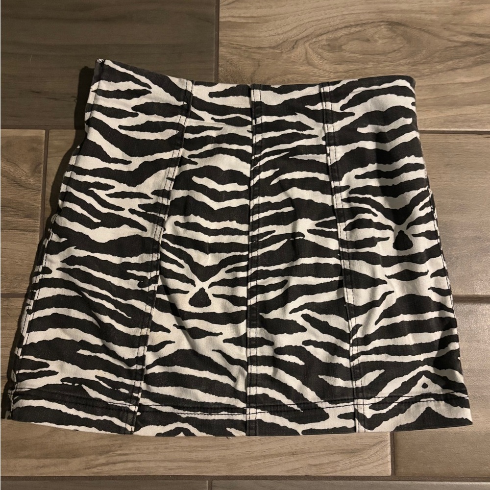 Wild Fable Zebra Print Mini Skirt size 4 🦓 Great condition…flattering n stretchy